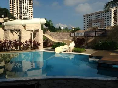 Condominium For Sale in E-Park Condominium