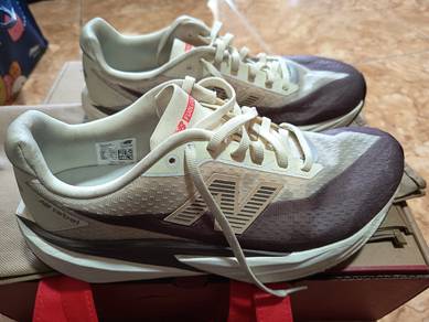 New Balance Rebel V5