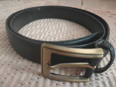 usedGoodCondtn47inchesM.H.BtAustraliaGenuineLeathe