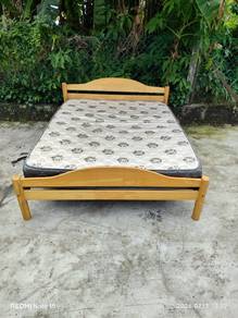 Katil Queen Kayu Siap Tilam