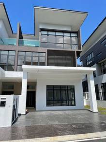 Semi-Detached House For Sale in Shah Alam,SGR