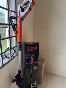 Mesin Rumput Bateri Black+Decker