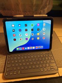 Ipad 10th Gen 64gb Silver (with Logitech keyboard)