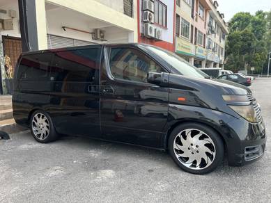 Nissan Elgrand V in Puchong, SGR