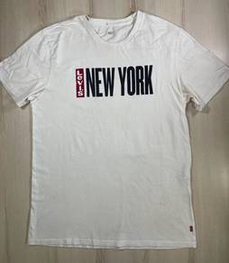 Levi’s New York White Tee #DH Used