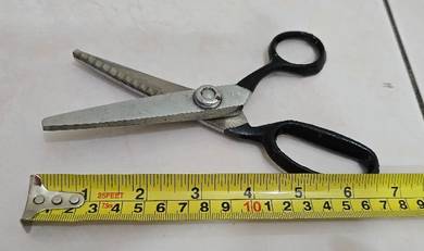 metal zig zag scissor gunting bergigi