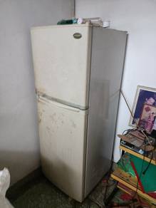 Samsung Freezer Fridge / Peti Sejuk