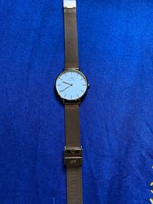 Jam tangan DW