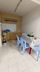 Condominium For Rent in Green Garden