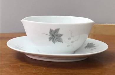 Noritake gravy boat tray 1pc