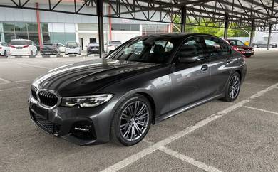 BMW 330i 30i M SPORT in Puchong South, SGR