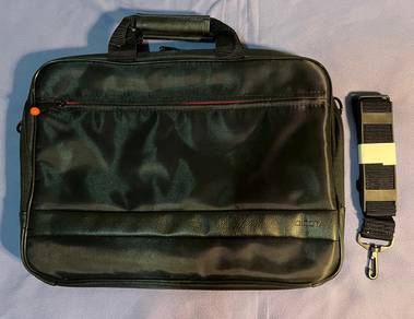 Dicota Leather Laptop Carrying Case - 15.6" - Leno