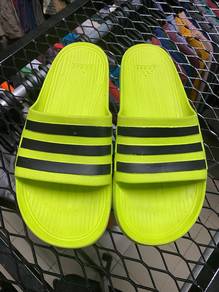 selipas adidas