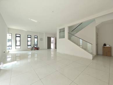 Semi-Detached House For Sale in Ujong Pasir,MLK