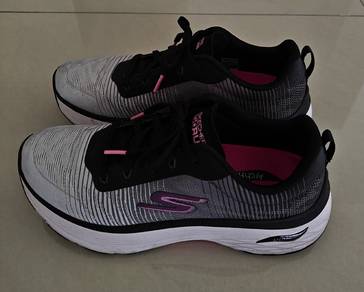 Skechers Women Max Cushioning Arch Fit Delphi Shoe