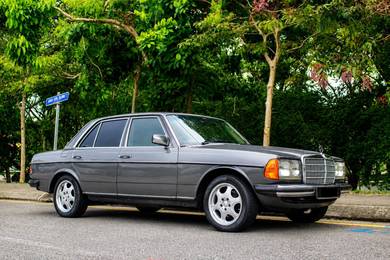 Mercedes Benz 200  in Taman Tun Dr Ismail, KUL