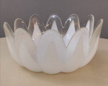 White art glass fruit bowl