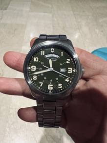 Nice Victorinox Swiss Army Watch 44mm