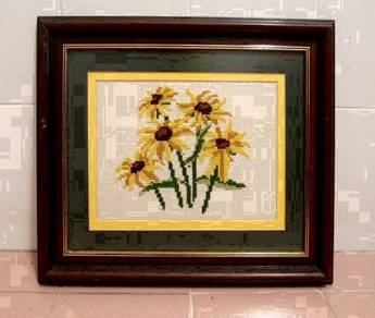 Vintage Cross-Stitch Framed Picture - Daisies