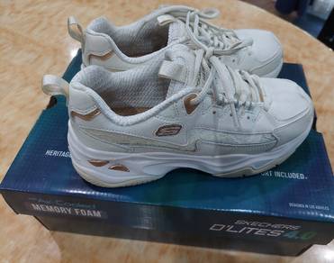 SKECHERS D'LITE Air-Cooled  Memory Foam Pre-loved