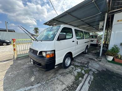 Toyota Hiace Window van 14 seater 2005/2005