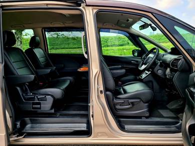 Nissan Serena HYBRID PREMIUM HIGHWAY STAR in Sungai Besi, KUL