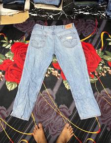 seluar jeans levis koyak rabak