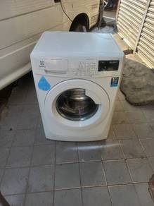 Jenama Electrolux front load hot washer 7.5kg