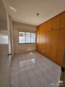 Condominium For Sale in Eastern Court