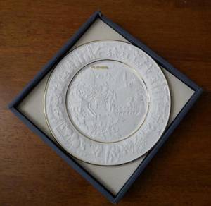 Pinggan minh long ornate white decor plate