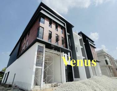 Warehouse / Factory in Permatang Tinggi,PNG