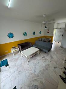 Condominium For Rent in Straits View Villas