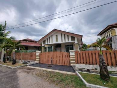 Bungalow House For Sale in Krubong,MLK