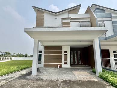Semi-Detached House For Sale in Shah Alam,SGR