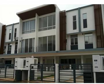 Townhouse Condo For Rent in Cascadia Lake Vista