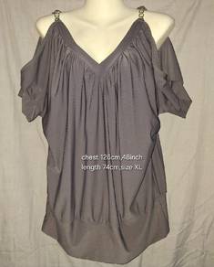 Off-shoulder top grey