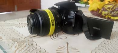sebuah foto DSLR Nikon 5100d untuk dijual