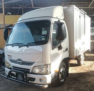 Hino XZU600 10 ft Box lorry  - 2018