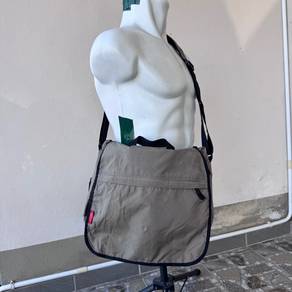 Manhattan Passage messager sling bag