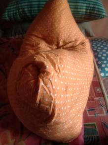 bantal corak polkadot