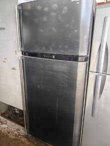 peti sejuk 2 pintu SHARP besar elok lagi 