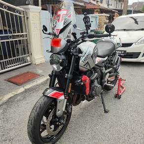 Triumph Trident