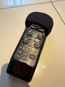 Zoom H6 Handy Recorder (Super Low Usage /Like New)