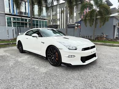 Nissan GTR PREMIUM EDITION in Old Klang Road, KUL