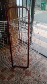Tempat letak pinggan periuk dan lainx masih elok
