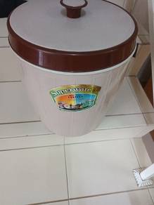 kitchen items 