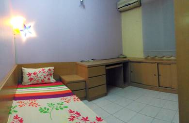 Room in Seri Kembangan, SGR