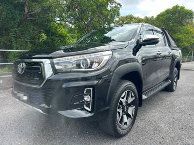 2019 Toyota Hilux BLACK EDITION