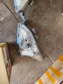 Toyota Avanza head lamp