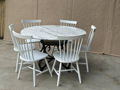 meja makan bulat 6 seater (top melamin)